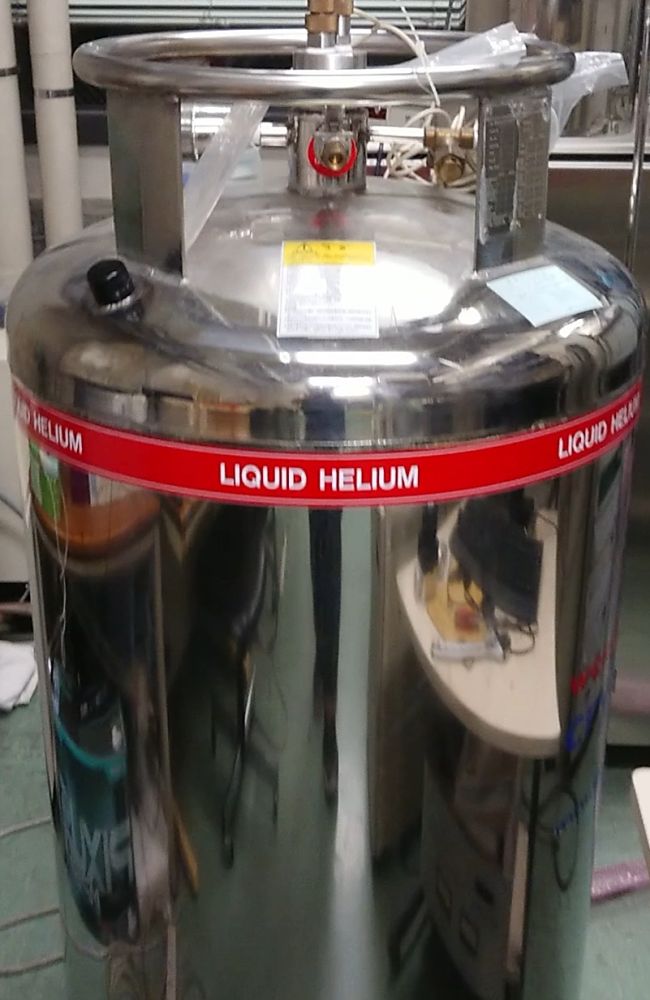 ヘリウム容器